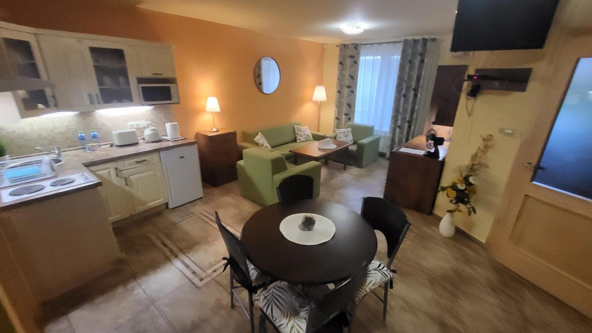 Selfness Roznava Aparthotel Bagian luar foto
